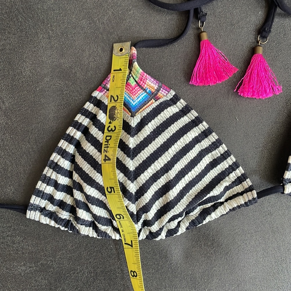 Used excellent condition-Billabong bikini top size large - Picture 10 of 10